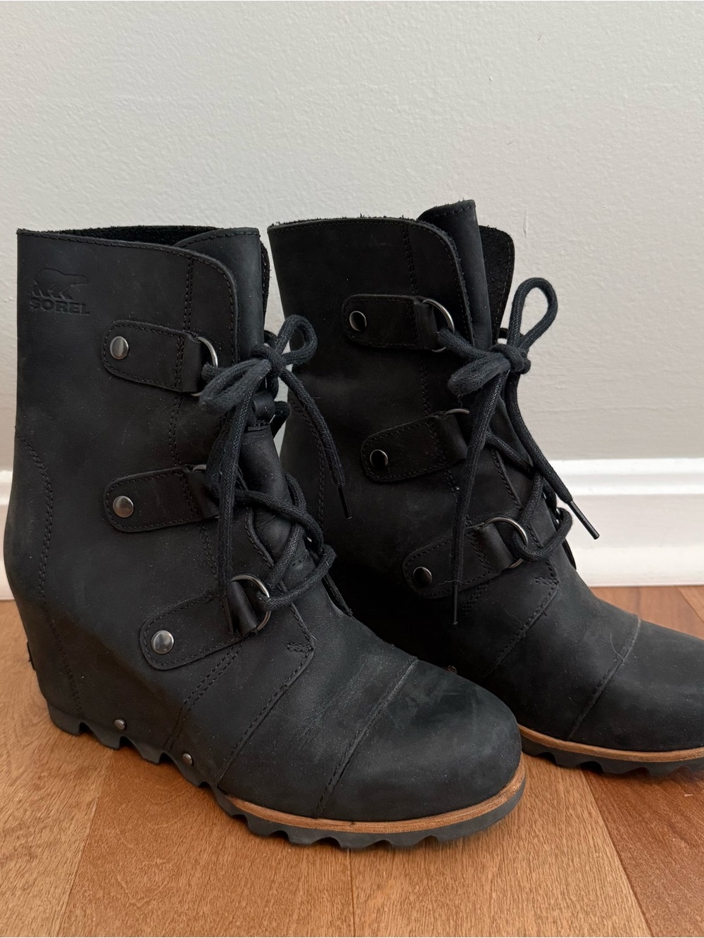 Sorel Women's Black Lace-Up Wedge leather winter boot